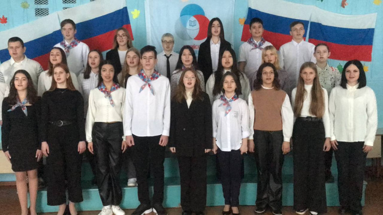 Торжественное коллективное исполнение Государственного гимна Российской Федерации.