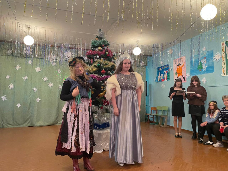 26.12. 2022 г. обучающиеся 5-6 классов провели новогодние праздники.